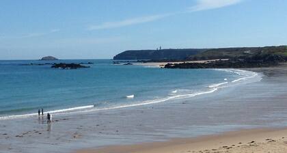 longÚre bretonne dans un écrin de verdure