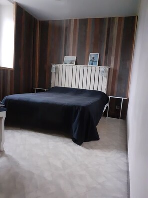 3 chambres, fer et planche à repasser, lit parapluie, draps fournis