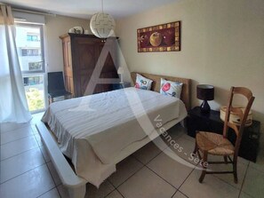 Iron/ironing board, free WiFi - 1 room air conditioning internet parking area beaches (Sète)