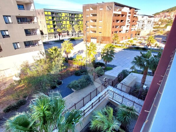 Property grounds - 1 room air conditioning internet parking area beaches (Sète)