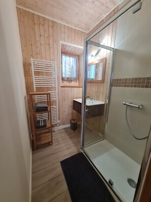 Dusche, Handtücher, Toilettenpapier