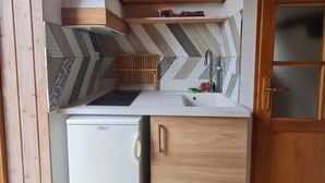 Kaffetrakter/tekoker, kjøleskap, mikrobølgeovn og ovn