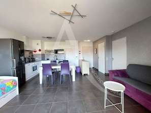 TV - APPARTEMENT 1 CHAMBRE BORD DE MER GARAGE (Sète)