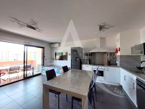 Kjøleskap, mikrobølgeovn, ovn og oppvaskmaskin