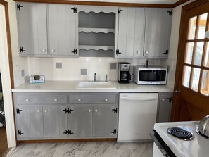 Kühlschrank, Mikrowelle, Ofen, Geschirrspüler