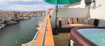 Luxury apartment 3 bedrooms + roof top 35 m2 Spa- jacuzzi