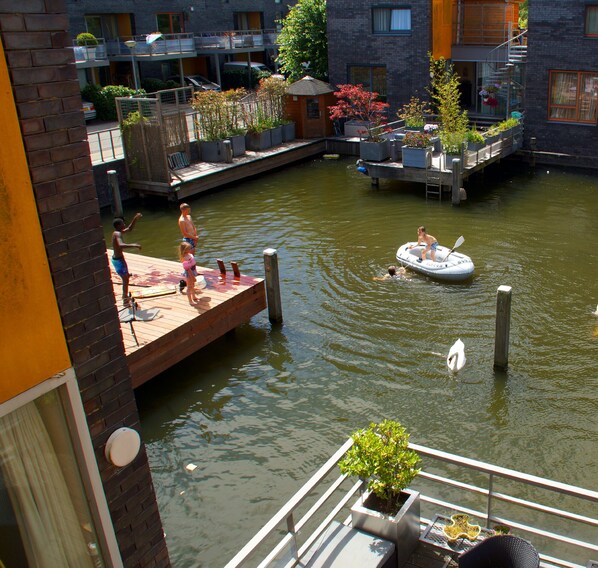 المنطقة المحيطة بالمنشأة