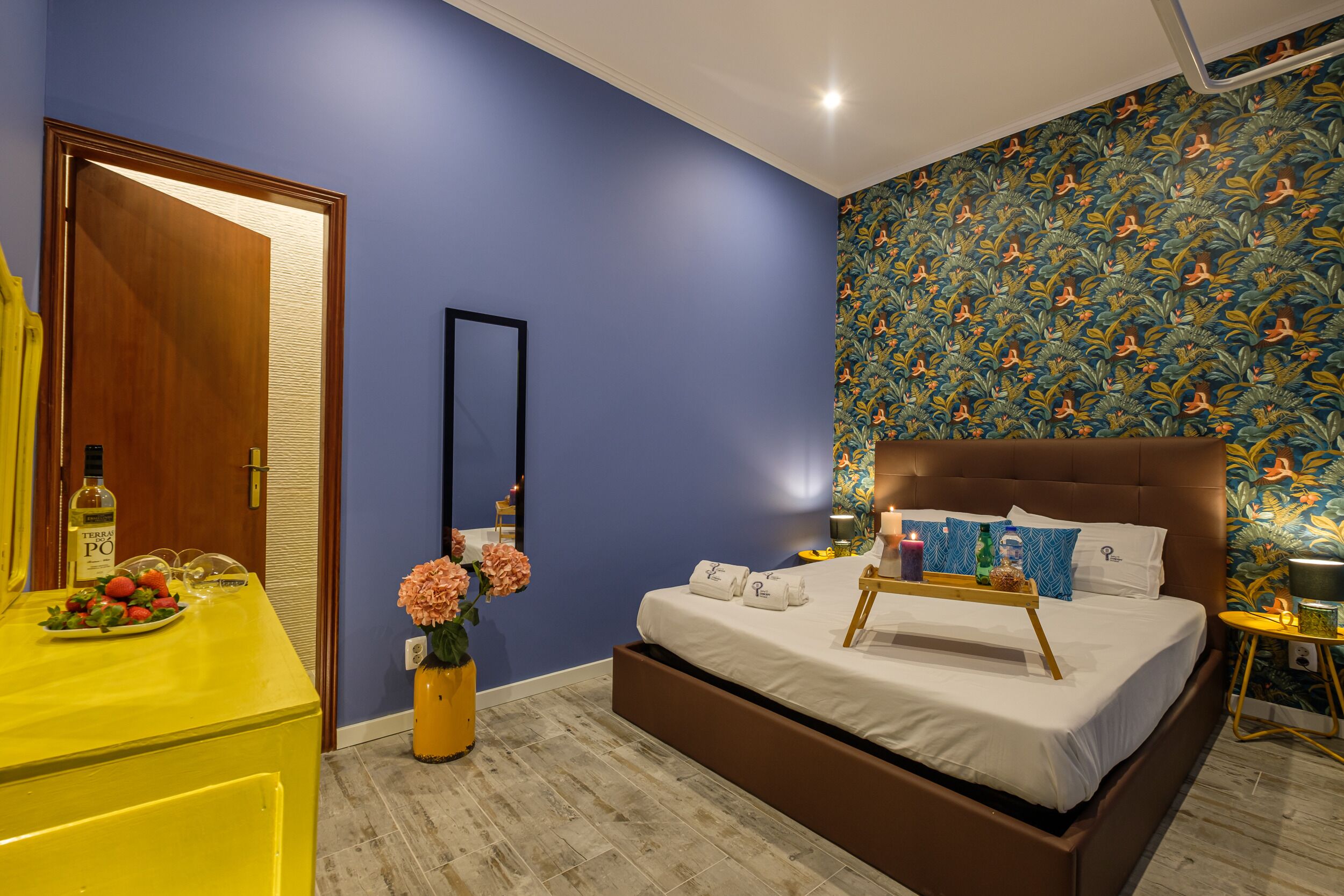 2 quartos, ferros/tábuas de passar roupa, acesso à internet