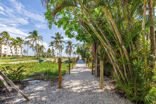 Breakers West B6, NEW LOWER RATES! Minimum 4 Nite stays!