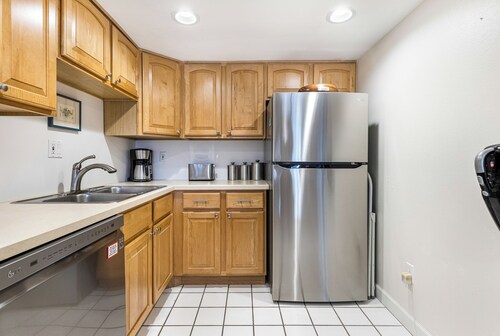 Breakers West B6  *14 Night Minimum Jan - April, 4 Night minimum May - Dec*