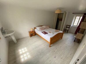 3 Schlafzimmer, Bügeleisen/Bügelbrett, Reisekinderbett, kostenloses WLAN