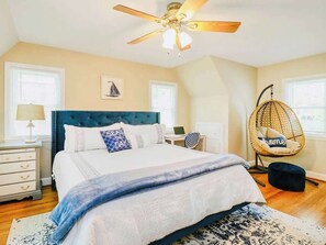 4 bedrooms, iron/ironing board, WiFi, bed sheets