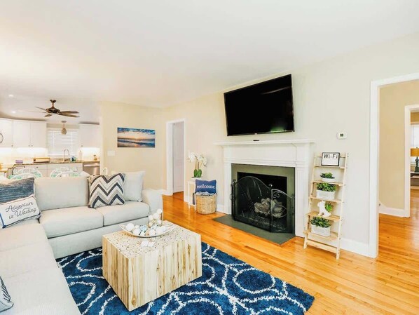 Télévision, cheminée, espaces bureaux