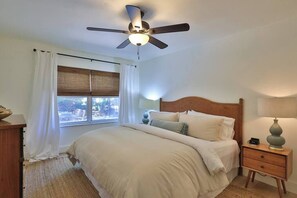 2 bedrooms, iron/ironing board, free WiFi, bed sheets