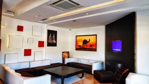 Lobby sitting area - Johny International Hotel (Muscat)