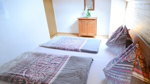 2 Schlafzimmer, Reisekinderbett, WLAN, Bettwäsche