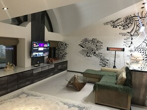 المنشأة من الداخل