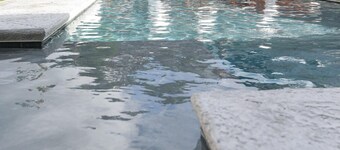 NEW, Private Pool, FREE Golf Carts, Blocks from Beach, 5-bedrooms, FREE Bikes