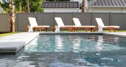 NEW, Private Pool, FREE Golf Carts, Blocks from Beach, 5-bedrooms, FREE Bikes
