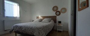 4 chambres, fer et planche à repasser, lit parapluie, Wi-Fi gratuit