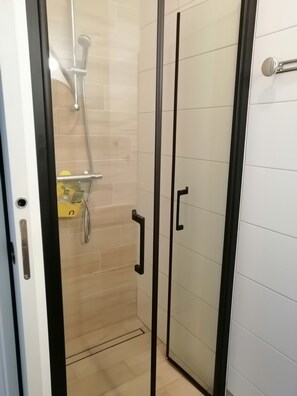 Een douche, een haardroger