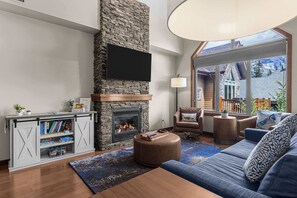 Fernseher, Kamin, Arbeitsbereiche