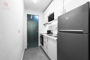 Apartamento luxo | Cozinha privada | Geladeira, fogão, cooktop, chaleira elétrica