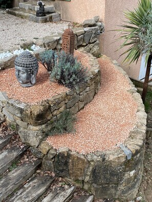 Exterior detail - Air-conditioned villa, swimming pool in the heart of the Aix countryside,  (Gréasque)