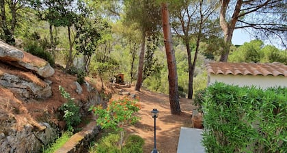 5 bedroom house 12 minutes walk from the sea Exceptional 180° view Quiet