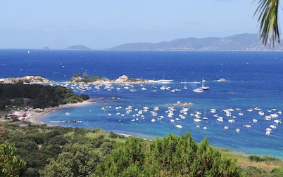 5 bedroom house 12 minutes walk from the sea Exceptional 180° view Quiet