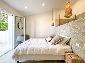 5 slaapkamers, een kluis op de kamer, een strijkplank/strijkijzer, wifi