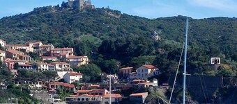 SEAFRONT APARTMENT WITH SWIMMING POOL