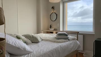3 bedrooms, iron/ironing board, travel cot, free WiFi