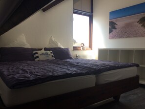 2 Schlafzimmer, Schreibtisch, Reisekinderbett, kostenloses WLAN
