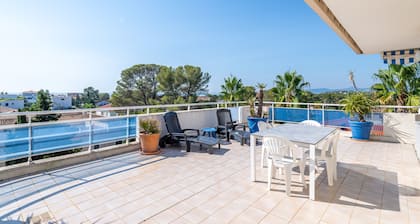 Villa sur le toit, dernier étage, grande terrasse, barbecue ,vue.