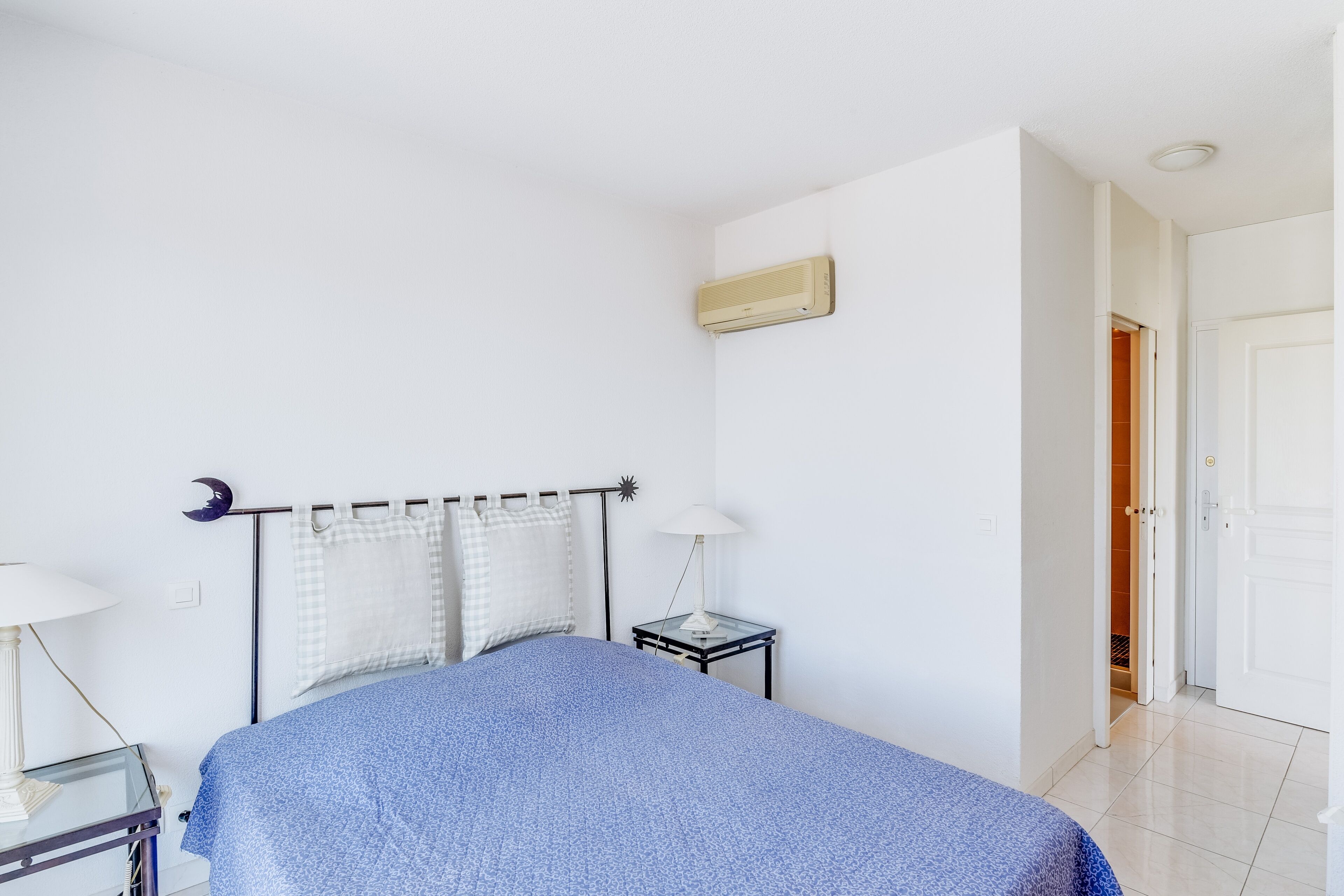 2 chambres, fer et planche à repasser, Wi-Fi gratuit, draps fournis