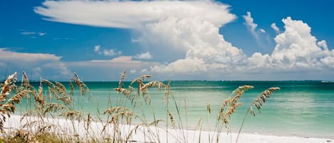 Beach nearby, sun loungers, beach towels