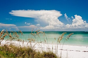 Beach nearby, sun-loungers, beach towels