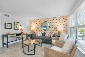 Smart TV - Ideal Location, Stunning Villa! Close to beach, beach gear provided! (Anna Maria)