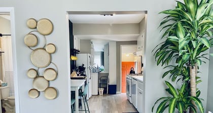 Little Yellow House in Ferndale! Quiet, Cozy 3BR