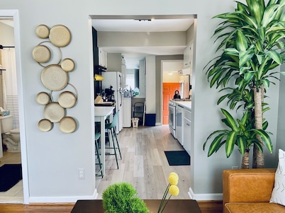 Little Yellow House in Ferndale! Quiet, Cozy 3BR