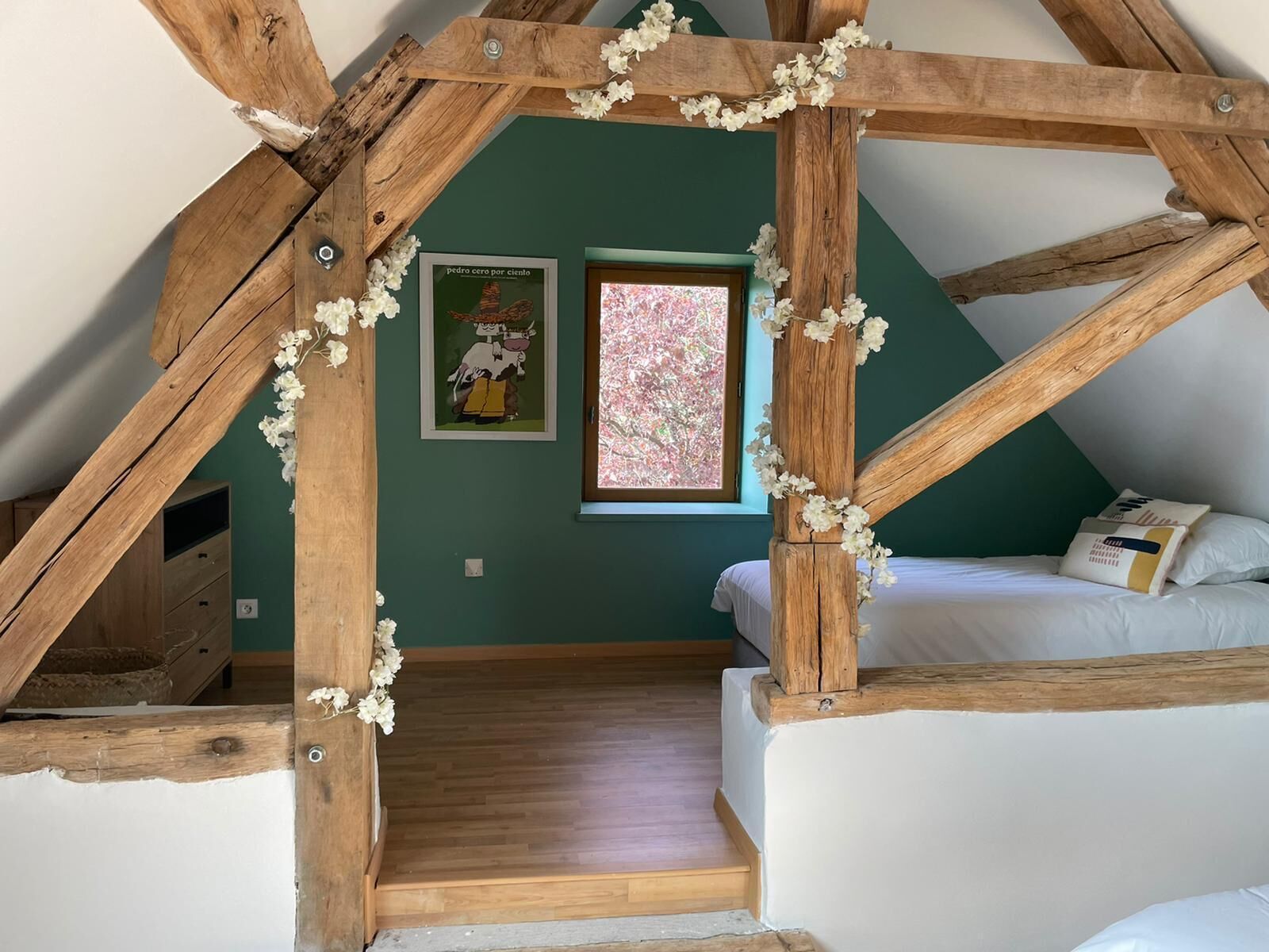 4 habitaciones, tabla de planchar con plancha y cuna de viaje 