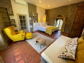 4 bedrooms, iron/ironing board, travel cot, free WiFi