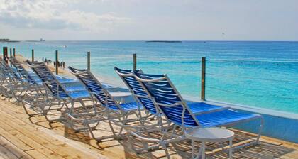Family Villa with Ocean Views - Full Kitchen, Free Wifi & Parking! by RedAwning