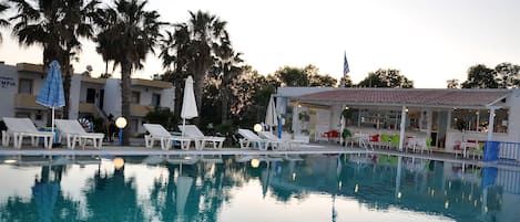 Huoneisto | Uima-allas | Ulkouima-allas