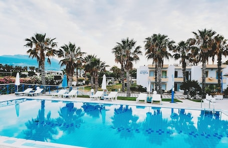 Apartment | Pool | Outdoor pool