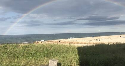 White horse beach -Bright water front condo - 2 month rental July - August