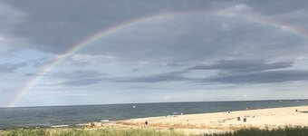 White horse beach -Bright water front condo - 2 month rental July - August