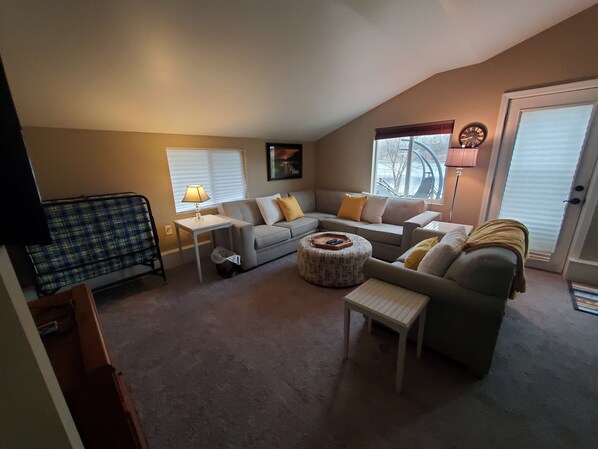 Smart TV, fireplace, video games, offices