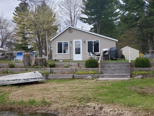 Bluegill lake -Lake front retreat- Dog friendly - additional charge